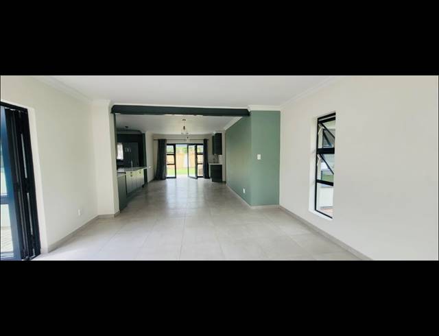 4 BEDROOM FREEHOLD FOR SALE IN BRACKENHURST